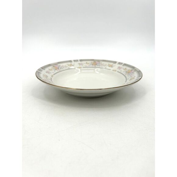 FARBERWARE Set of 4 Vintage 1992 Fine China White Floral Southampton Bowls 8" - Picture 3 of 6